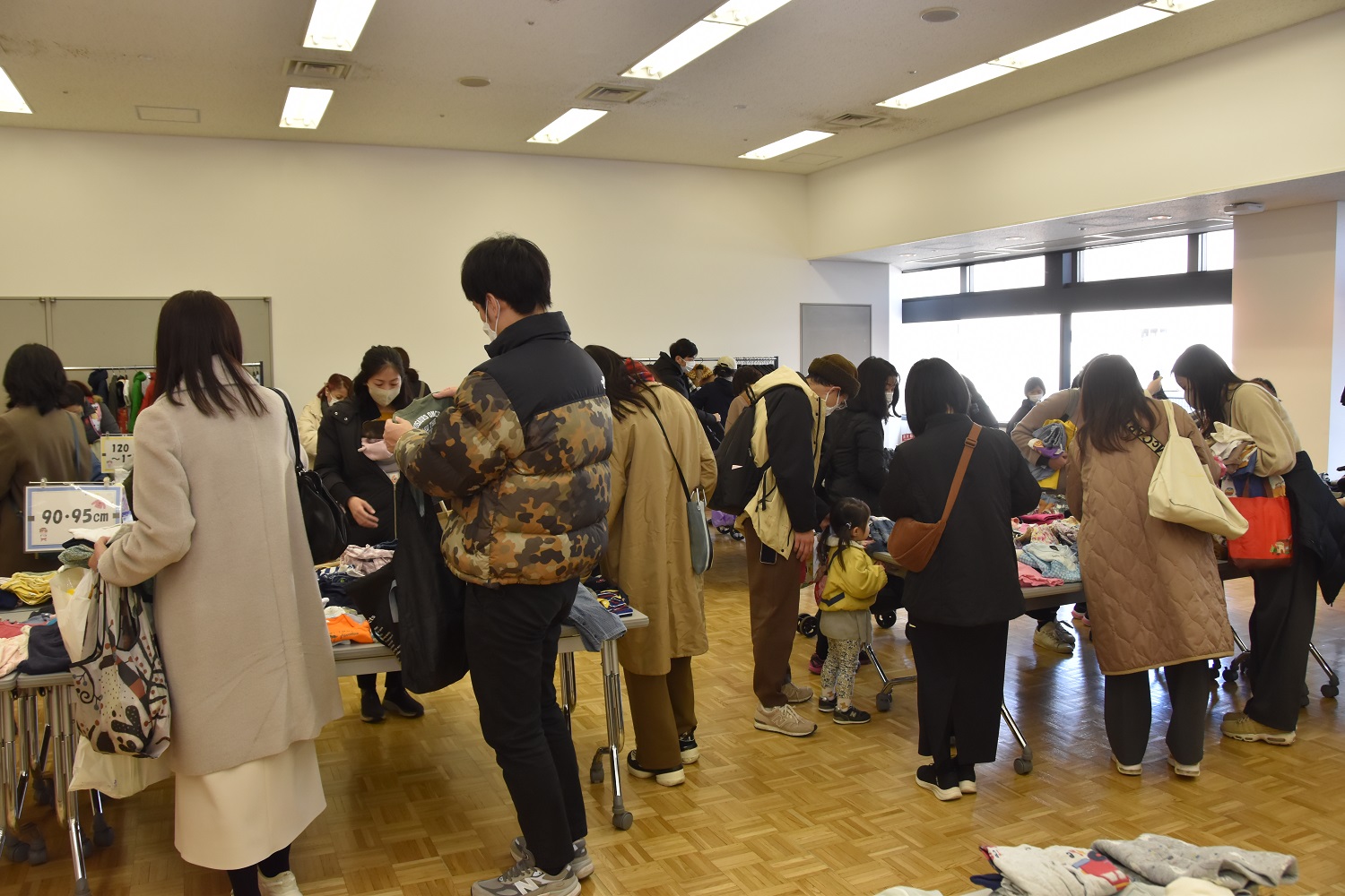 「子ども服無料頒布会」会場の様子3