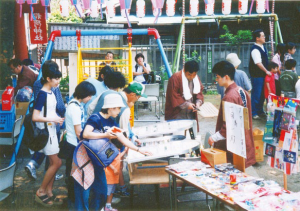 画像：例大祭の縁日風景