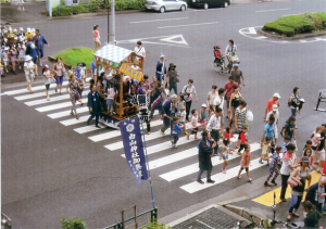 画像：山車と子供みこし（平成24年9月）