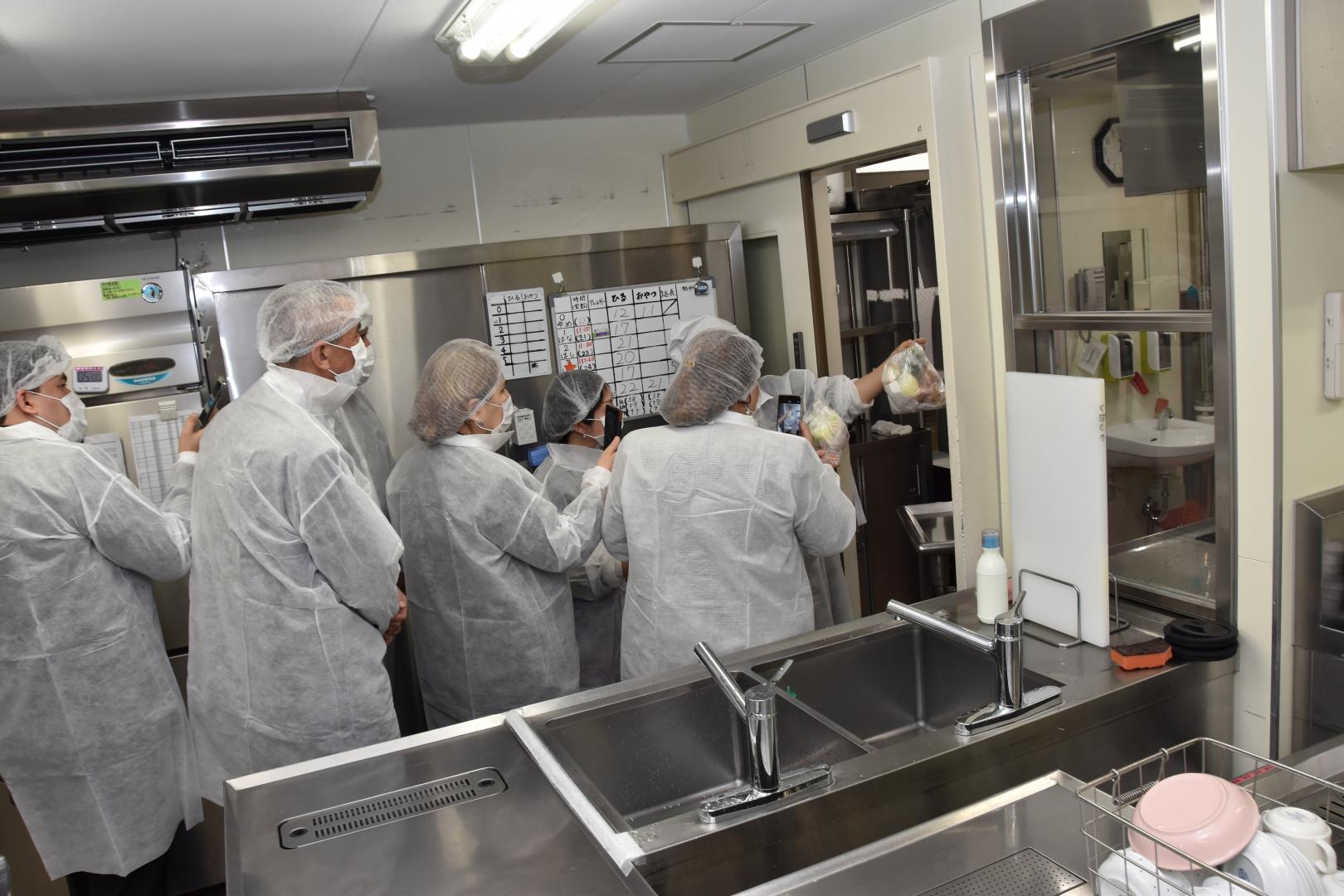 調理室への視察1