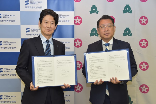 東京科学大学病院藤井靖久病院長と成澤区長の記念撮影