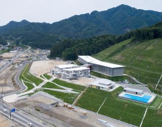 釜石市立鵜住居小学校・同幼稚園外観