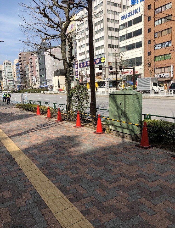 ラッピング前の配電用地上機器（遠写）