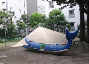 改修前のクジラ遊具